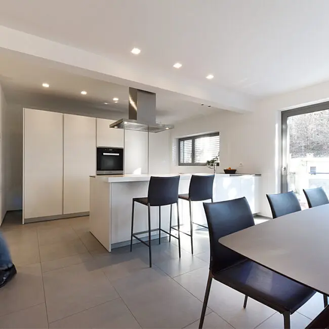 Cucina Poliform con penisola in casa unifamiliare a Mendrisio
