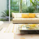 Divano outdoor Paola Lenti con cuscini colorati